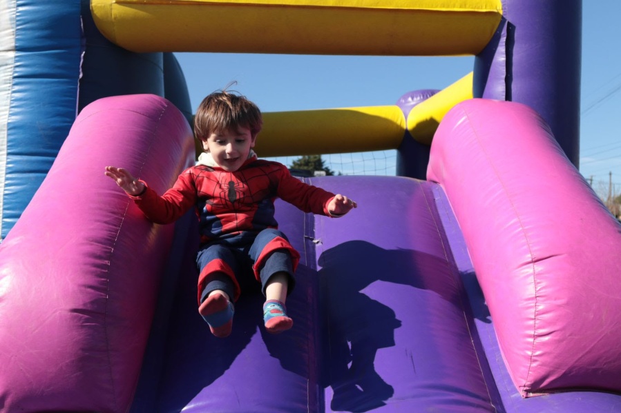 El programa Barrio x Barrio desembarcó en Villa Elvira y acercó servicios municipales a vecinos