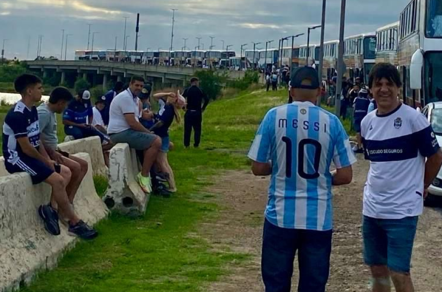 Conmovedor: La caravana de Gimnasia ya está rumbo a Santa Fe