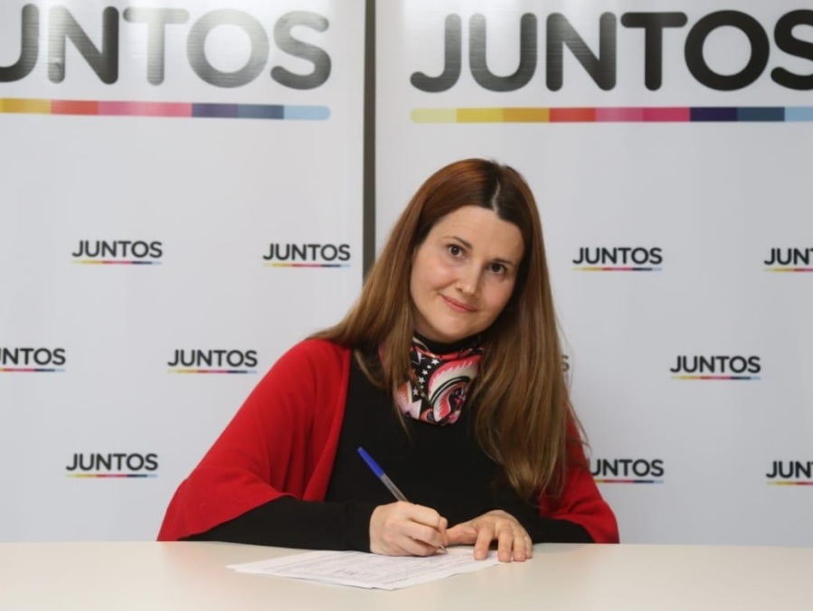 Garronazo para Lucía Barbier, precandidata de Juntos La Plata: los vecinos le recuerdan las obras que su hermano no cumplió