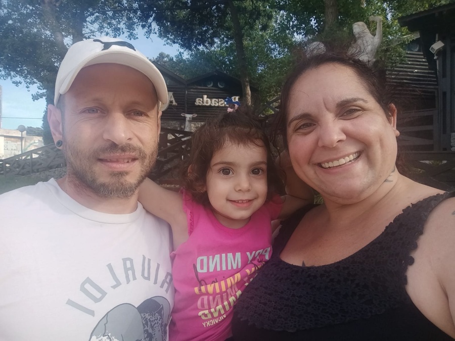 Él es de Colombia, ella de La Plata, se conocieron por una app de citas y se sobrepusieron a un terrible accidente