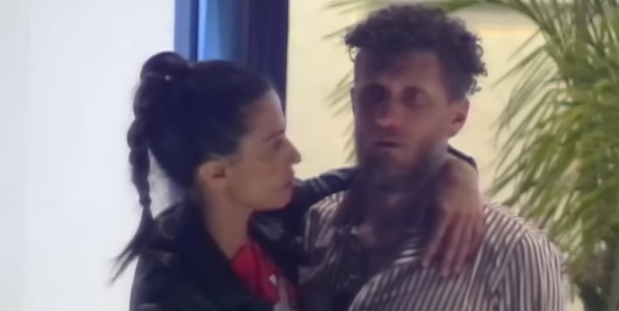 Delfina Gerez Bosco y Martín Coggi cada vez ”más cerca” en el Hotel de los Famosos