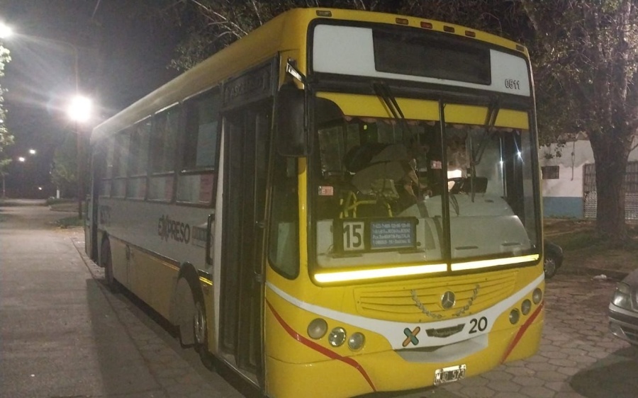 No quiso pagar el boleto de su hija en un micro de La Plata y dejó al chofer en el hospital