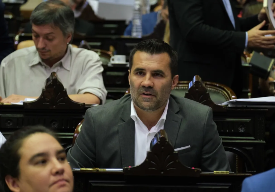 Durísimos comunicados del PJ y Unión por la Patria por el decretazo de Milei: ”Rompe el Estado de Derecho en Argentina”