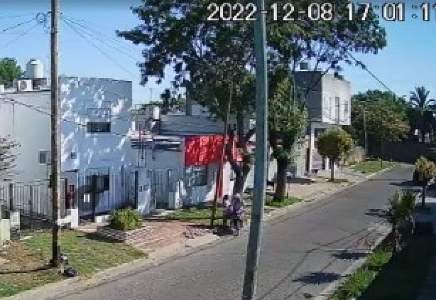 Vecinos de Villa Elvira denunciaron fuertes robos en la zona: un adolescente sería responsable