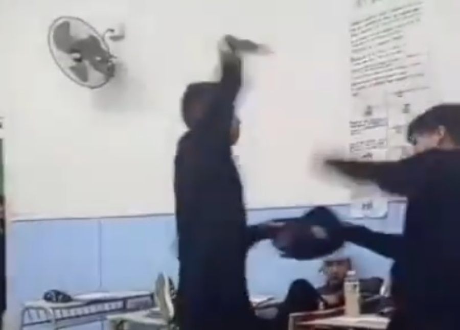 Un alumno sacó un cuchillo y se lo puso en el cuello a un compañero en el aula