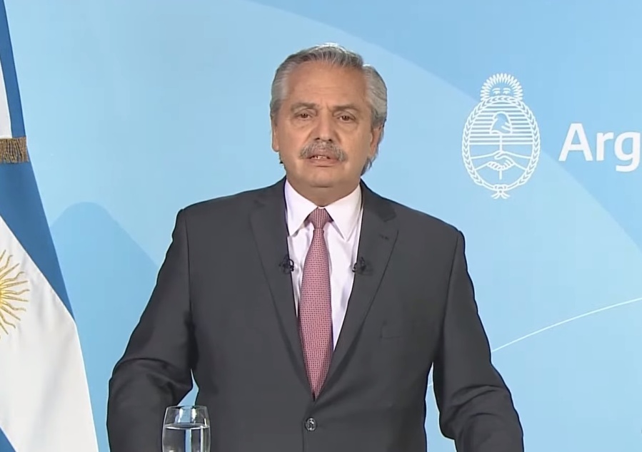 Segundas dosis, viajes grupales y eventos masivos al aire libre: los anuncios de Alberto Fernández