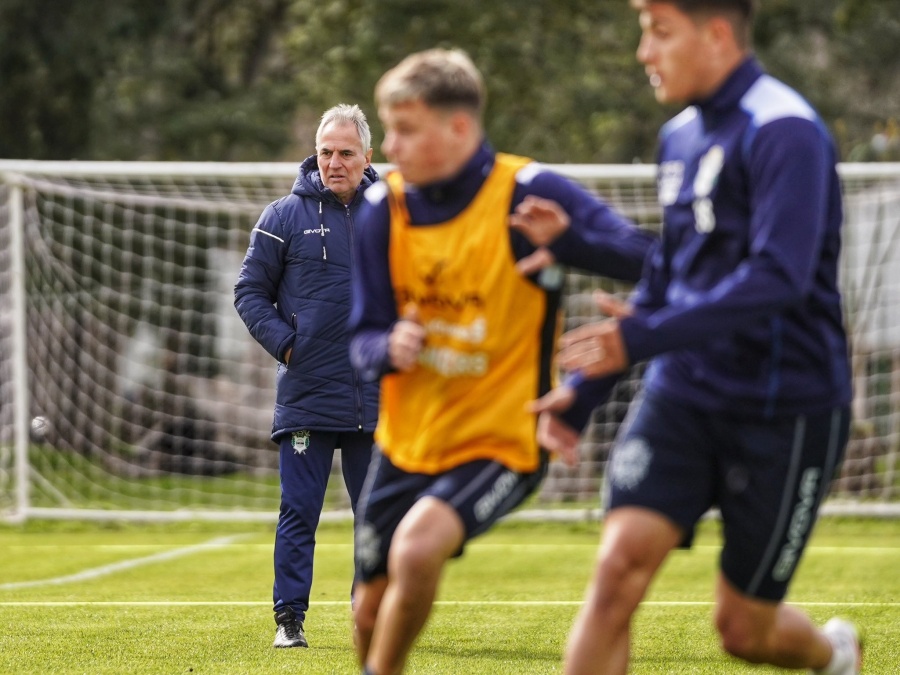 Gimnasia 2024: Tres bajas confirmadas, se encamina la continuidad de un futbolista y asoma una reunión clave