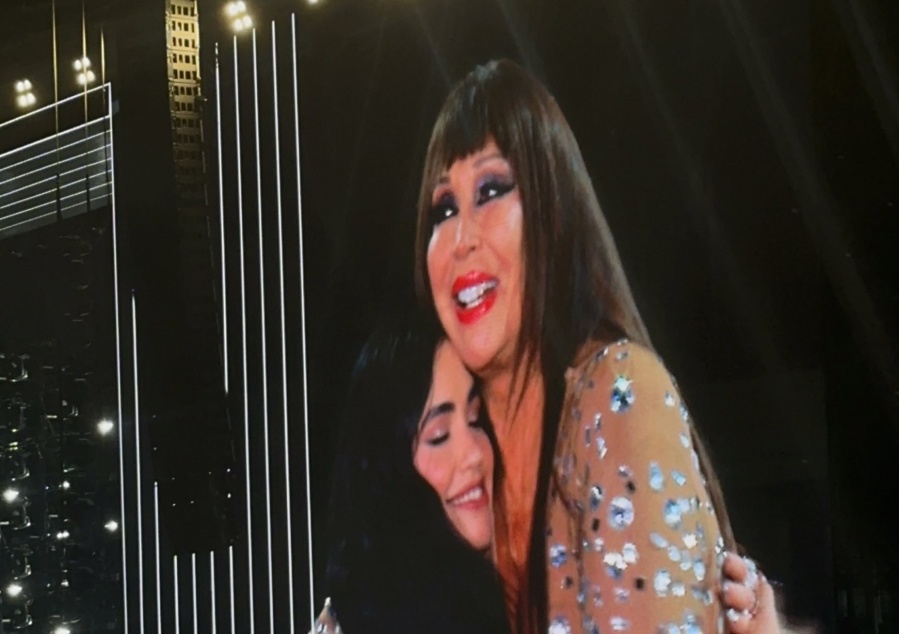 Moria apareció en el show de Lali Espósito en Vélez y bailaron ”¿Quiénes son?”