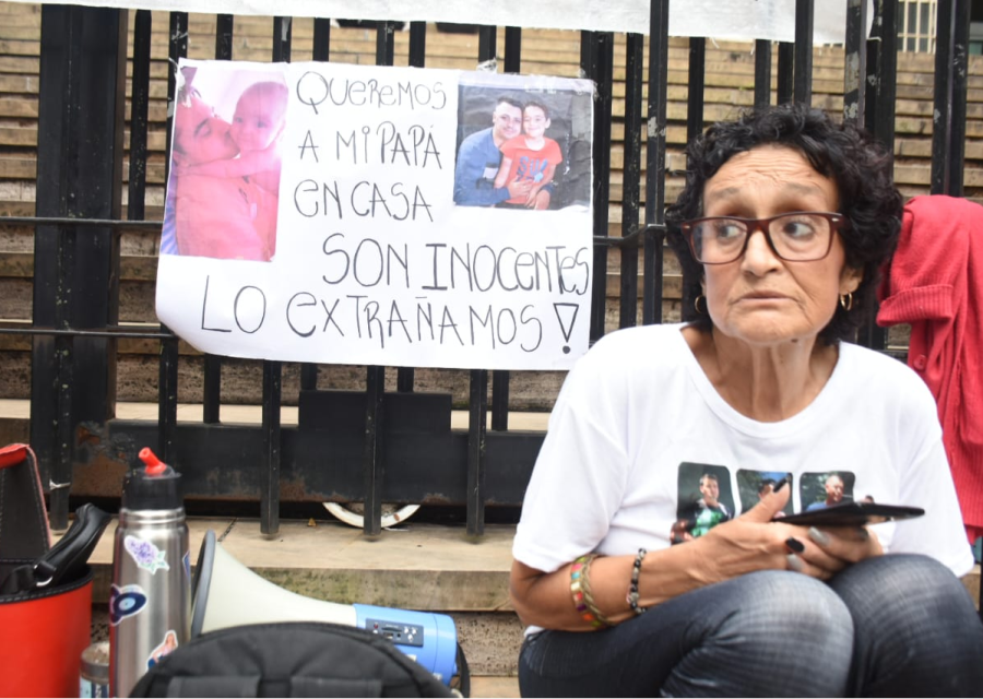 ”Luchamos por todos los policías injustamente detenidos”: fuerte protesta por la muerte de Lito Costilla en Tolosa
