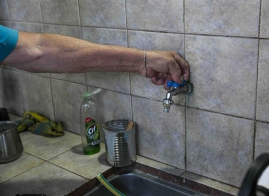 En un sector de Villa Elvira afirmaron que ya hicieron 50 reclamos por la falta de agua