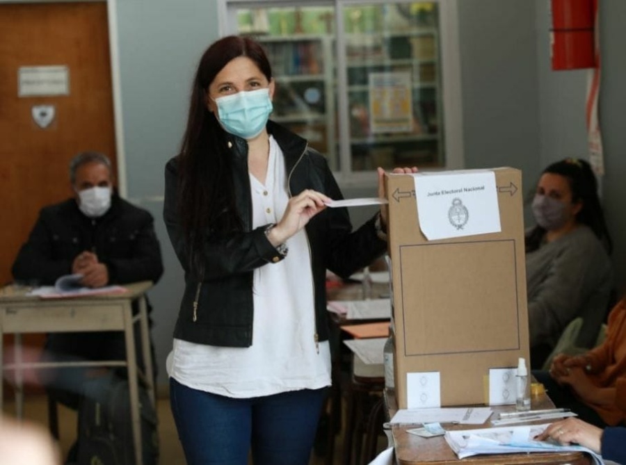 Simioni votó en La Loma: ”Fue una campaña a pulmón, con militantes y desde abajo”