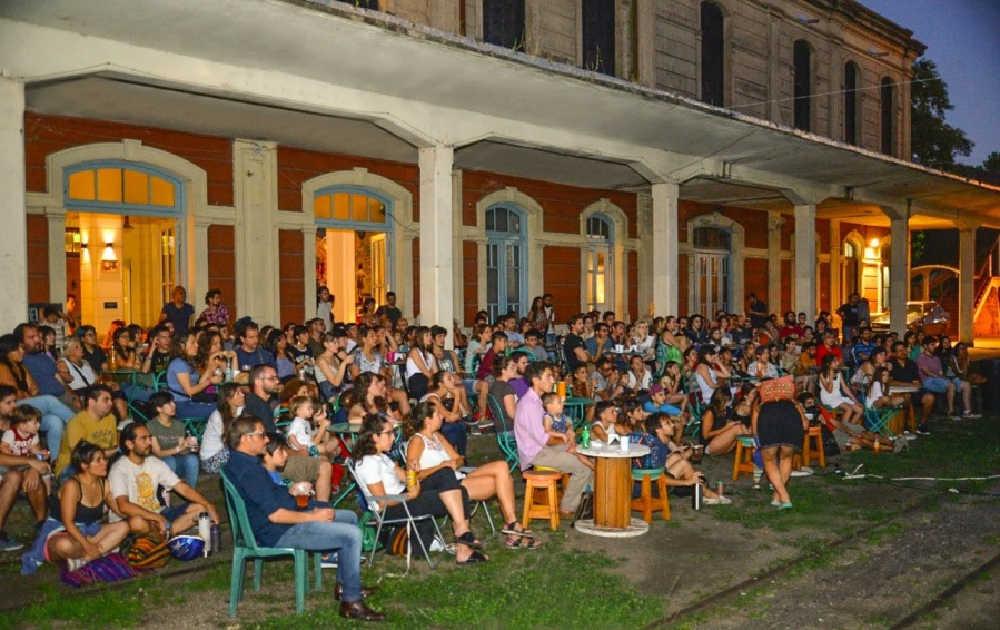 Regresa un clásico del verano platense y se prepara Meridiano V para recibir al ”Cine Móvil”