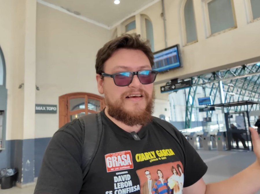 De Suecia a La Plata: un youtuber recorrió la ciudad y mostró el curioso tren universitario platense