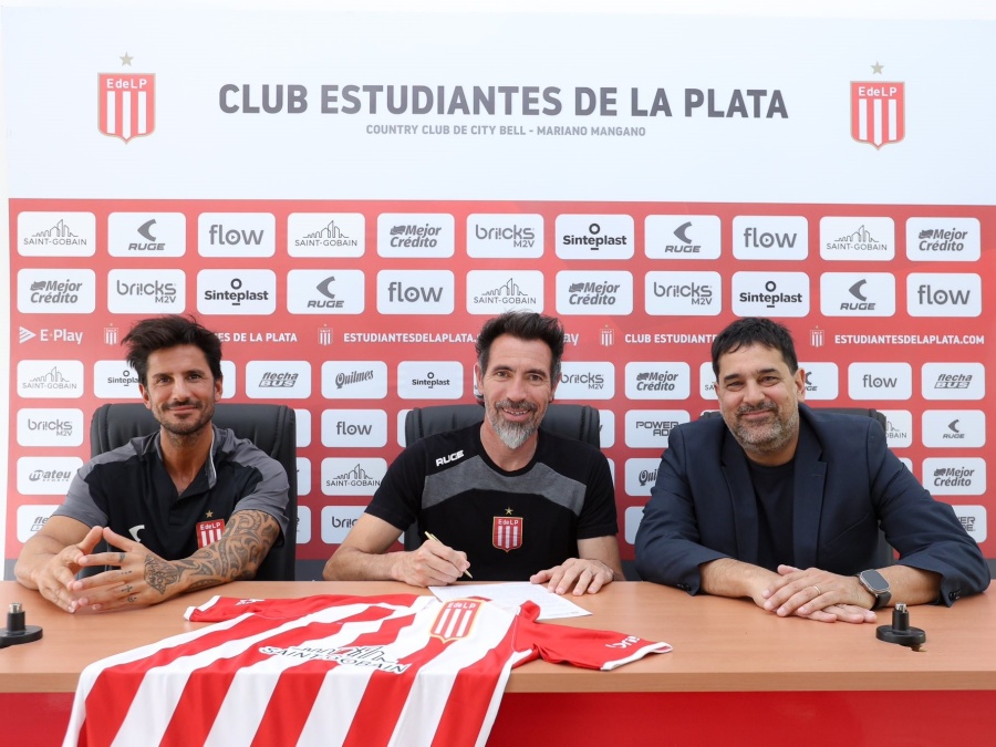 ¿Cuál fue la primera exigencia de Domínguez tras la renovación y qué problema afrontará en el mercado de pases?