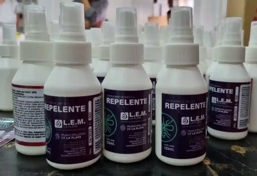 Aceleraron en La Plata la producción de repelentes contra el dengue y se repartirán en las salitas de salud en el verano