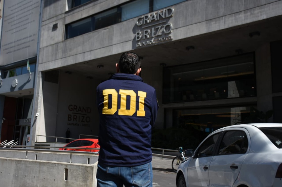 Robaron en el Hotel Grand Brizo de La Plata y se desplegó un fuerte operativo policial