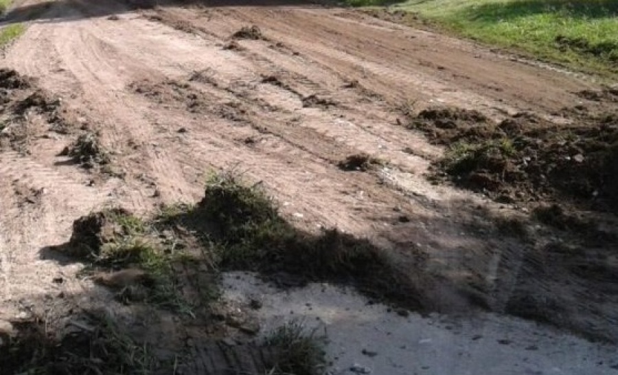 ”Estamos esperando el asfalto que prometieron”: en Los Hornos piden mejoras en 144 bis y 57