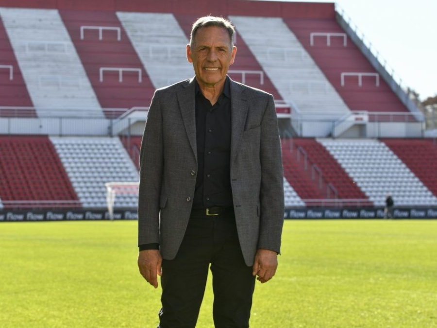 Conmovedor y merecido homenaje del Pincha para Miguel Ángel Russo