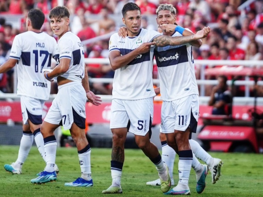 Fue la figura del clásico y post partido tuvo un gesto que emocionó a todos