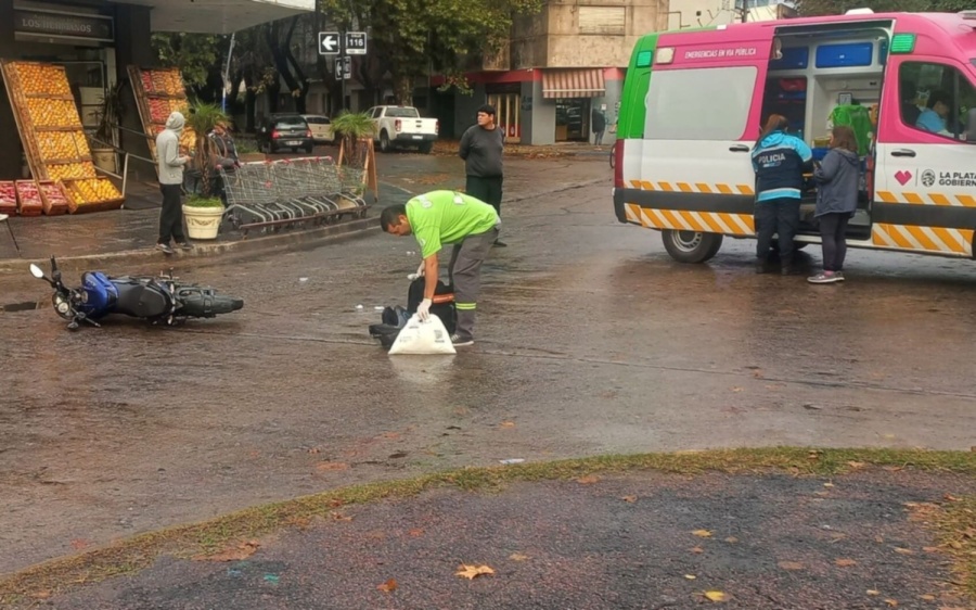 Un motociclista clavó los frenos en El Mondongo, salió despedido, se salvó de milagro y el automovilista se fugó