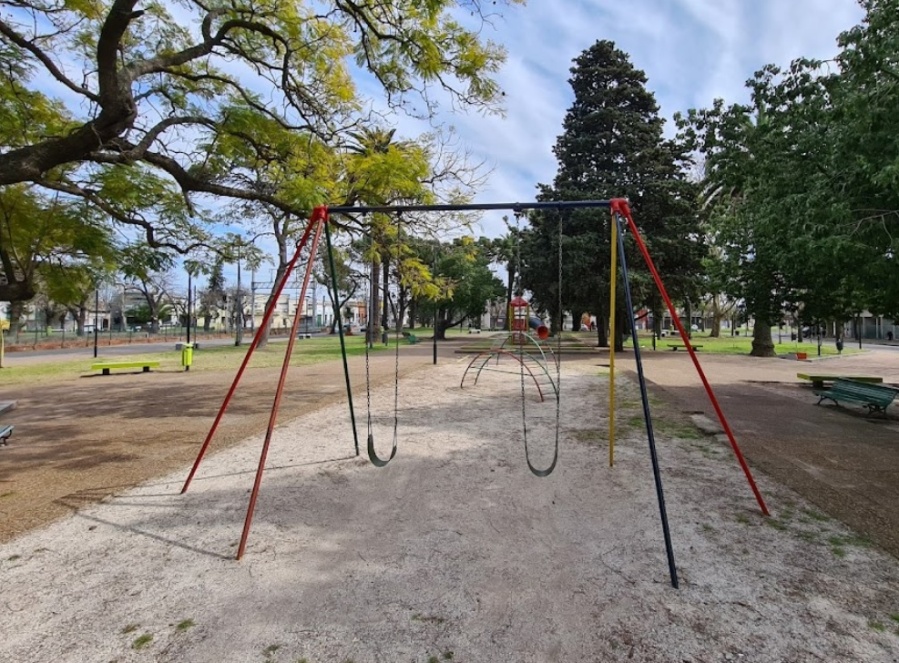 Un cubano encaró a una joven y su familia en 1 y 38 para charlar, y ahora ella lo busca por las redes: ”Estaba toda colorada”