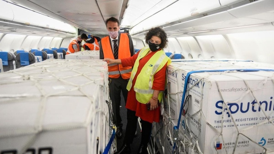 Vizzotti regresó con nuevas dosis de Sputnik V y aseguró que ”estamos cerca de las 50 millones de vacunas recibidas”