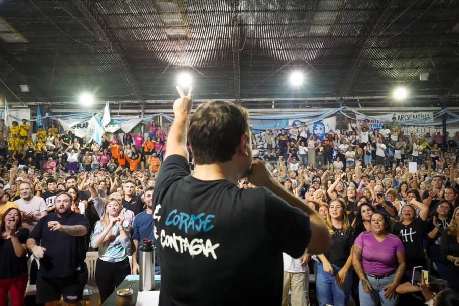 Juan Grabois se presentó ante una multitud en La Plata: “La tarea es derrotar a la gente que está arruinando la Argentina”