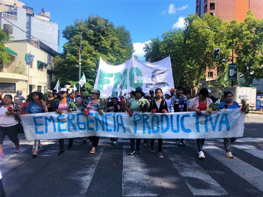 Jornada de lucha de los trabajadores de la tierra, se manifestaron en el centro platense por la Emergencia Productiva
