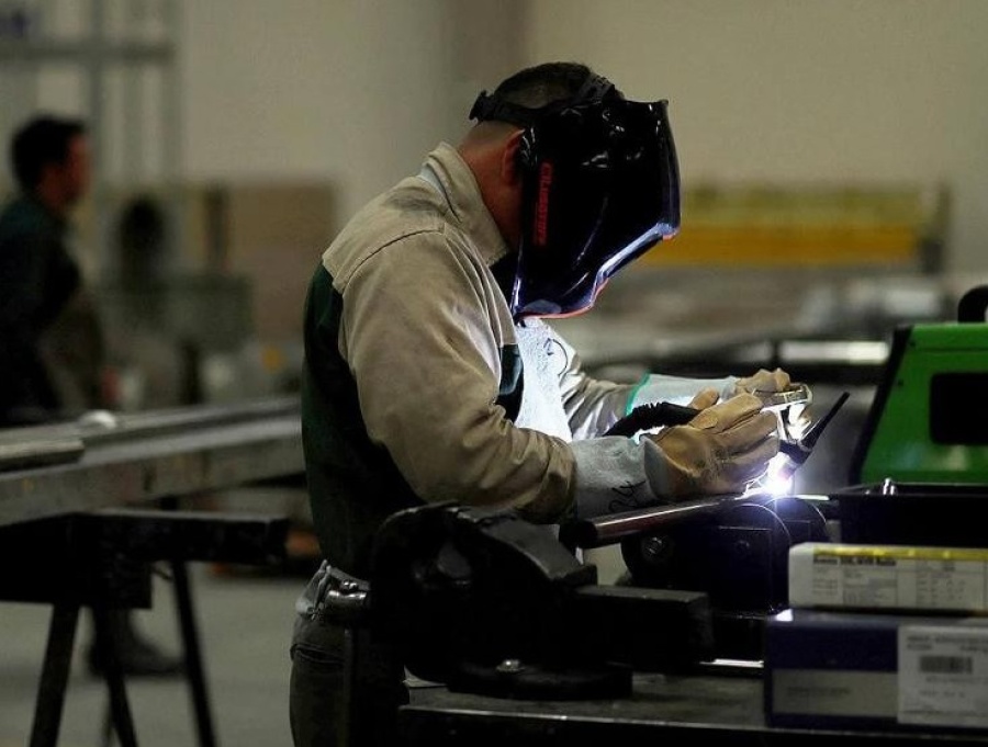 Pymes industriales manifestaron su preocupación tras las medidas: hablaron de despidos y un dólar importador muy alto