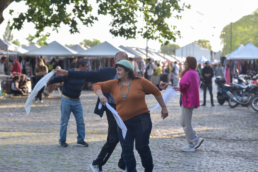 Meridiano V vivirá otro fin de semana cargado de actividades con cumbia, folklore, clases abiertas y venta de ropa usada