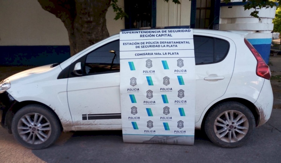Detuvieron dos jóvenes en La Plata que hurtaron un auto y lo usaron para seguir robando