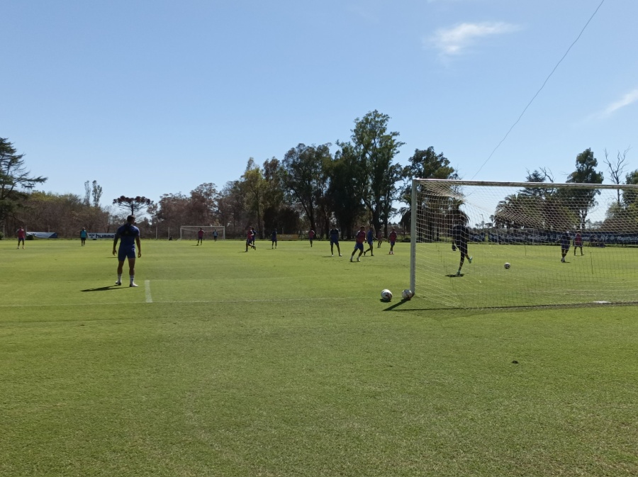 Gimnasia hizo futbol pensando en el amistoso con Boca y hubo una ausencia que llamó la atención