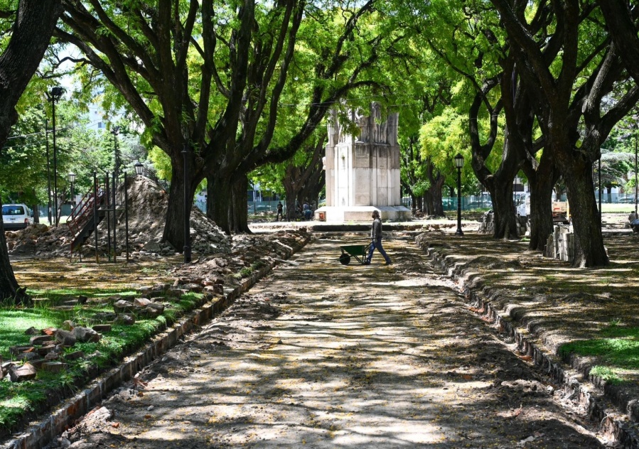 Alak anunció que la Plaza Rocha se inaugurará el 25 de mayo, y Plaza Italia el 3 de julio