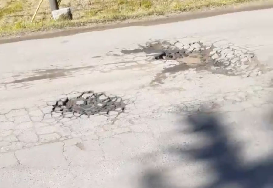 En Villa Elisa reclamaron por el urgente arreglo de los pozos la calle 426