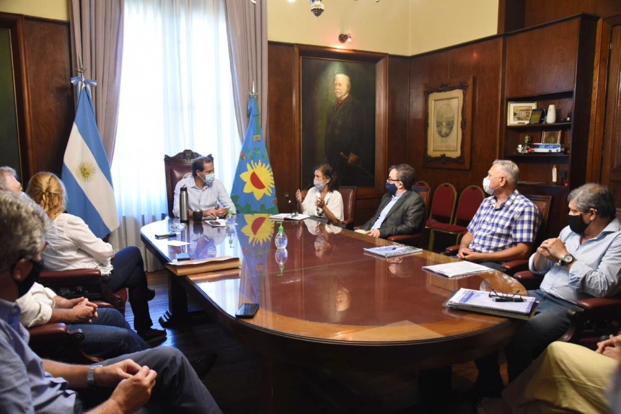 Garro se reunió con los vecinos del barrio Nirvana: acordaron una mesa de seguimiento y se avanzará con una demanda penal