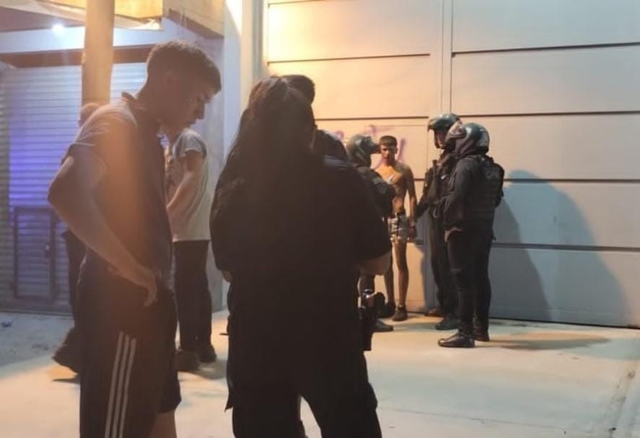 Un grupo de vecinos de 161 y 32 detuvieron a un ladrón y lo entregaron a la policía