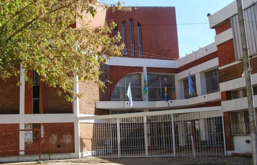 Una escuela de Berisso recibió una amenaza de bomba e investigan quién pudo haber sido el responsable