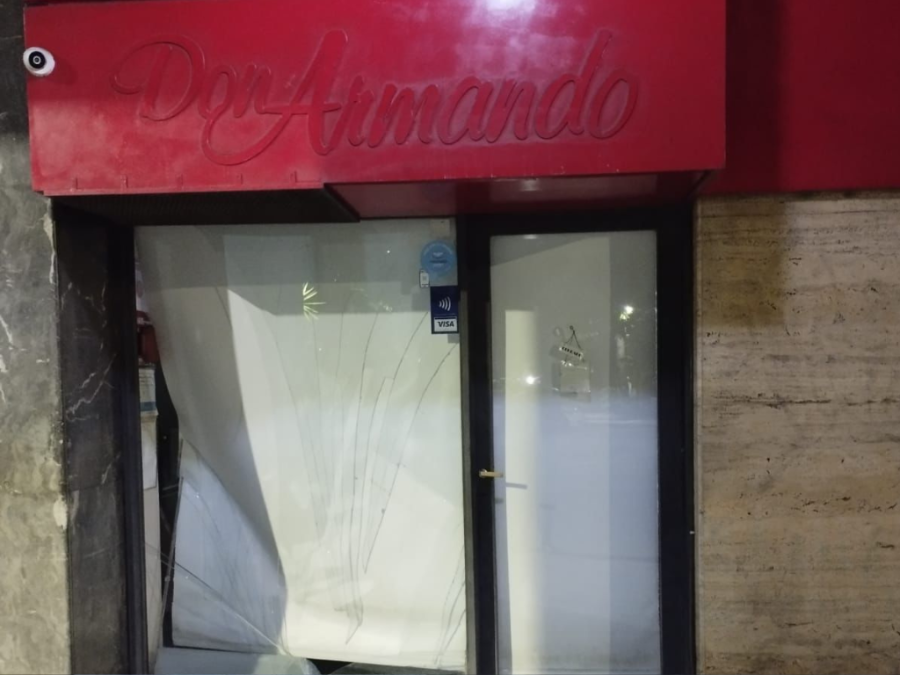 Vandalizaron una reconocida panadería en La Plata: el menor demorado vive en situación de calle
