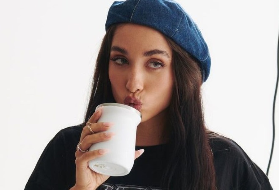 ”Vengo a tomar mate”: María Becerra visitó a una fanática en su casa y le cumplió el sueño de su vida