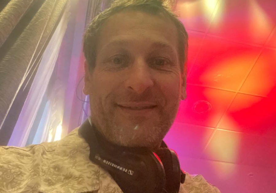 Es ”el obrero de la risa” de La Plata, y tuvieron mucha mala suerte en Diagonal 80 y 2: ”La mochila se cayó; son 2 millones”