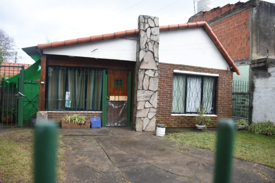 ”Era normal, amable, saludaba a todo el mundo”: habló un vecino del joven que mató a su propia madre en Los Hornos