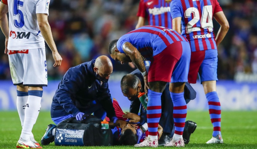 Tras pedir el cambio contra Alavés, le detectaron una arritmia cardíaca al Kun Agüero