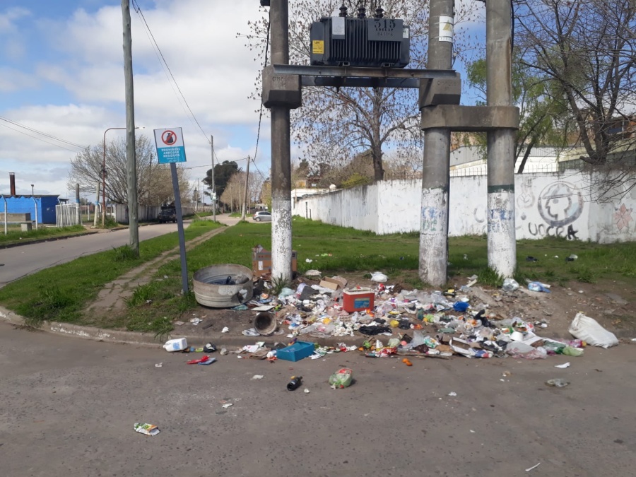 Crecen los reclamos en el barrio Aeropuerto por la acumulación de basura