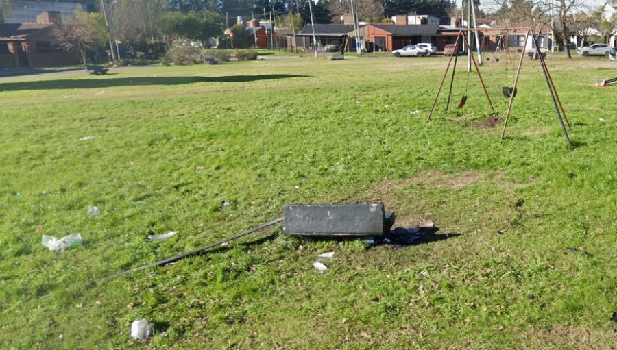 Vecinos de Lisandro Olmos reclaman por el estado de una plaza