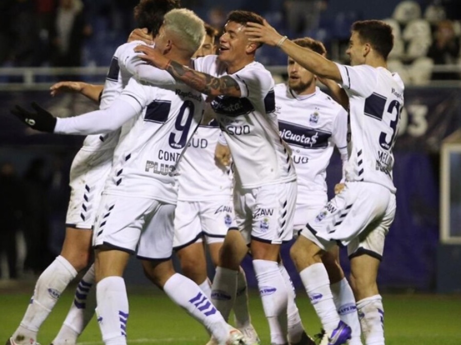 Como un Lobo más: ¿Cuál es el exfutbolista del club que regresó de Europa para alentar en la tribuna y qué planea a futuro?