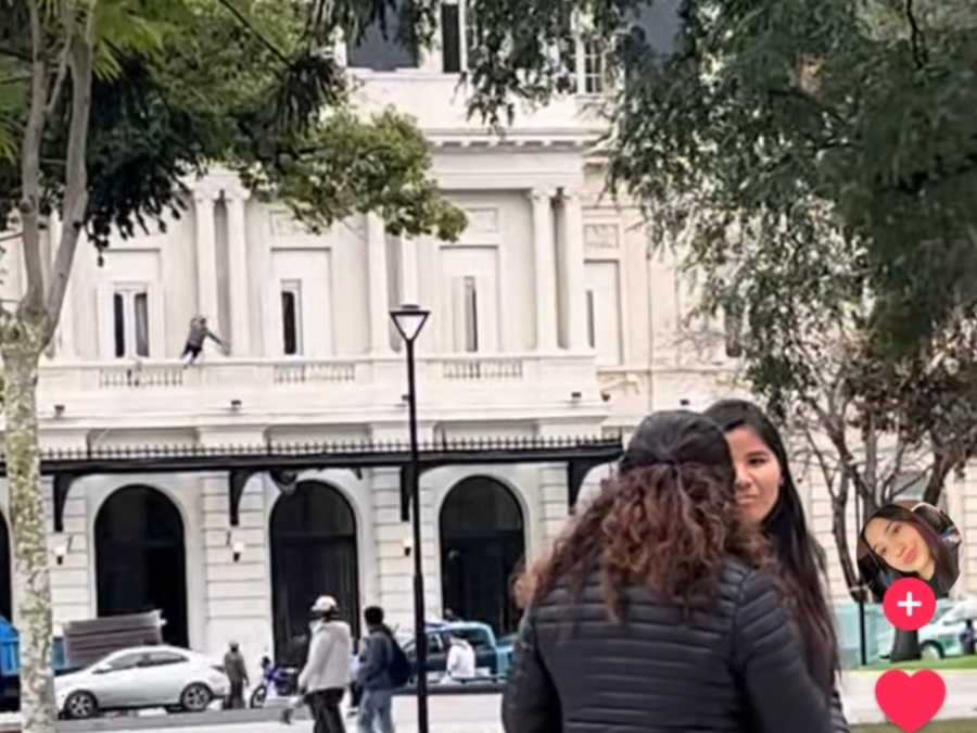 Insólita escena en el Pasaje Dardo Rocha: “Cosas que solo pasan en La Plata”