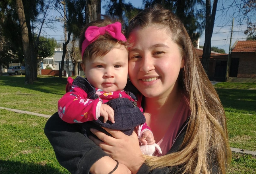 Trabajaba en un súper de La Plata, le pagaban poco, entendió que amaba a los niños y desde el 2022 pinta sus caras