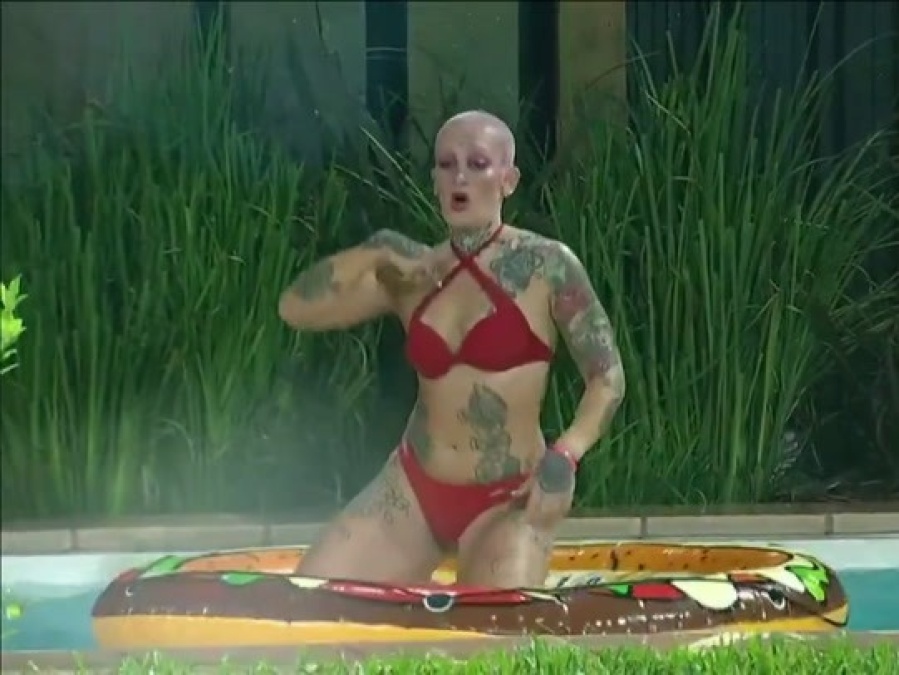 Furia vivió la fiesta de Gran Hermano a puros besos y baile