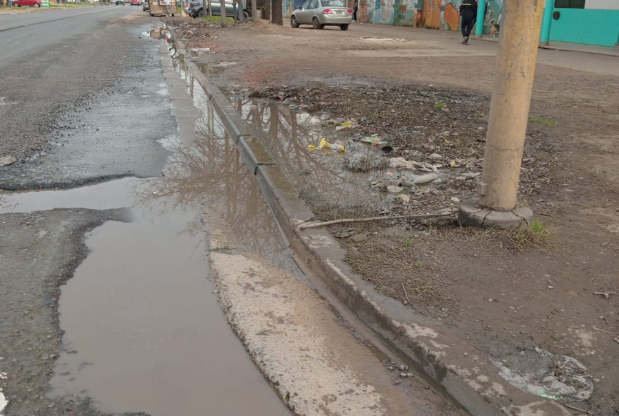 En 153 y 66 pidieron la urgente reparación de una calle muy transitada por alumnos
