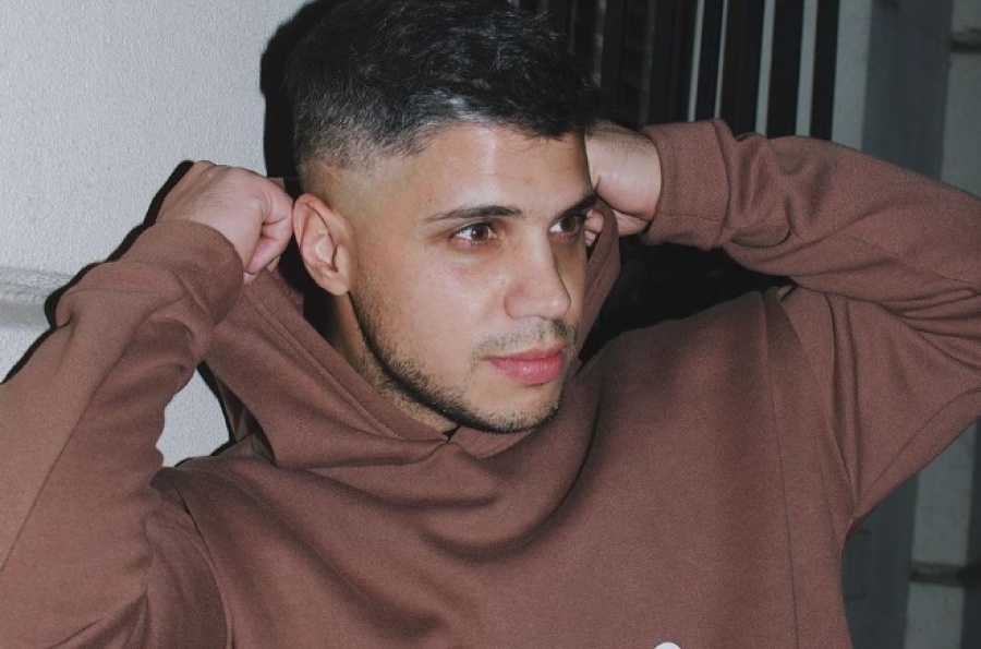 El ”Conejo” tiene hambre: Alexis Quiroga posó para una producción fotográfica muy sensual